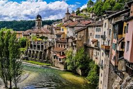 village touristique autour de moi